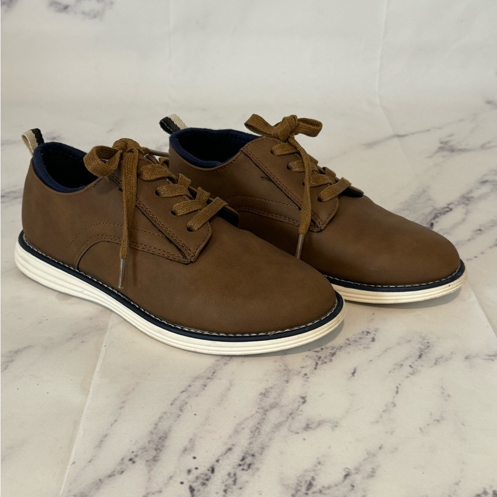 Used Cat & Jack Boys Brown School Shoe Size 3